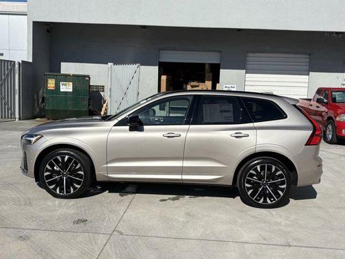 2026 Volvo XC60 B5 Ultra