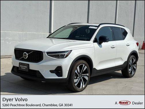 2024 Volvo XC40 B5 Plus Dark Theme