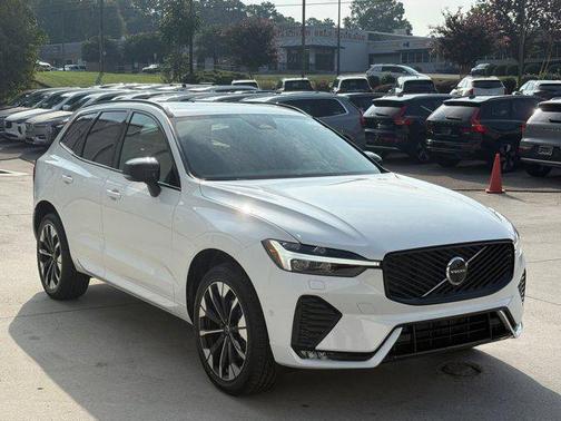 2026 Volvo XC60 B5 Plus