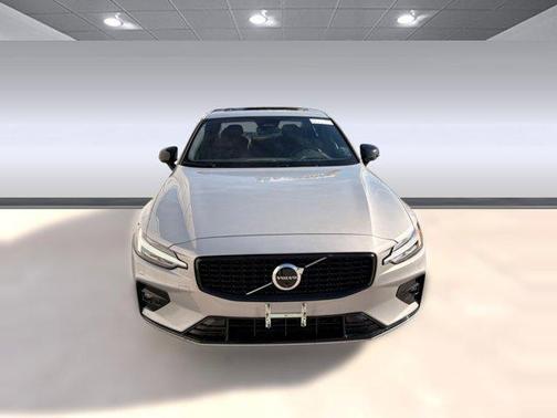 2024 Volvo S60 B5 Ultimate Dark Theme