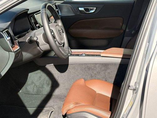 2024 Volvo S60 B5 Ultimate Dark Theme