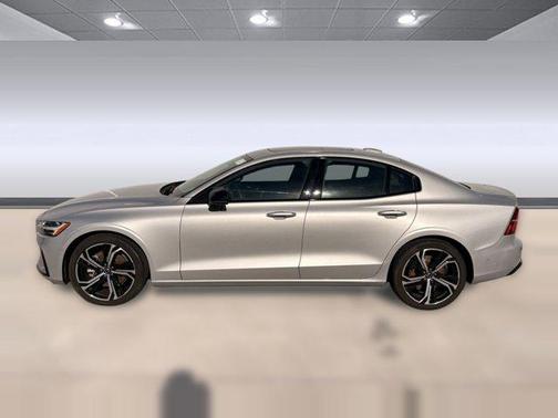 2024 Volvo S60 B5 Ultimate Dark Theme