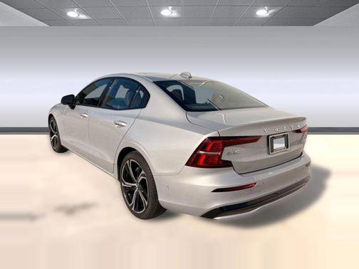 2024 Volvo S60 B5 Ultimate Dark Theme