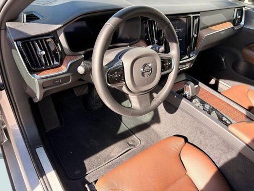 2024 Volvo S60 B5 Ultimate Dark Theme