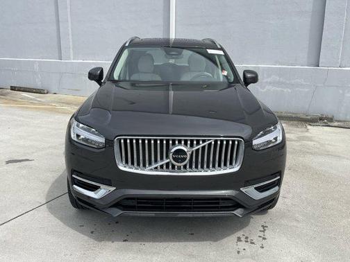 2025 Volvo XC90 Plug-In Hybrid T8 Plus 6-Seater