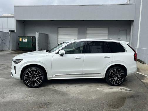 2025 Volvo XC90 B6 Ultra