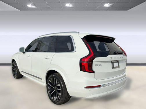 2026 Volvo XC90 Plug-In Hybrid T8 Plus 7-Seater