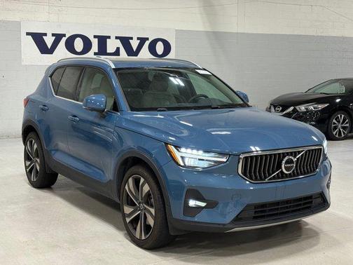 2023 Volvo XC40 B4 Ultimate Bright Theme