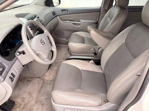 2006 Toyota Sienna LE