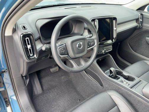 2023 Volvo XC40 B4 Core