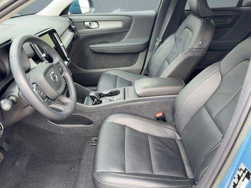 2023 Volvo XC40 B4 Core