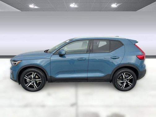 2023 Volvo XC40 B4 Core
