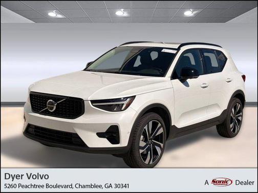 2025 Volvo XC40 B5 Plus Dark Theme