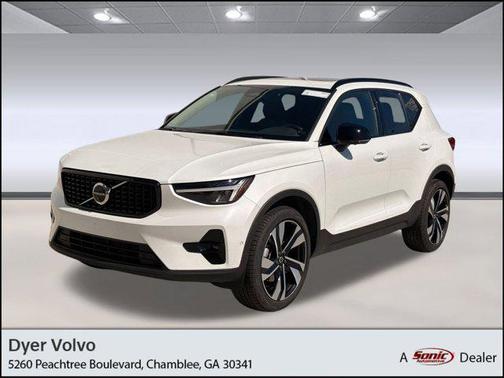 2025 Volvo XC40 B5 Plus Dark Theme
