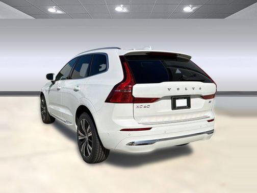 Crystal White Metallic 2023 Volvo XC60 B5 Plus Bright Theme