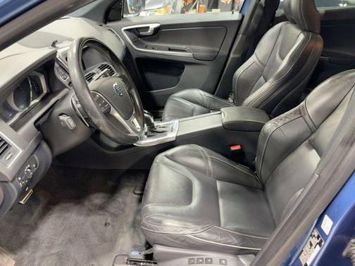 2017 Volvo XC60 T6 R-Design