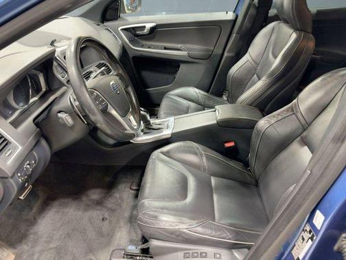 2017 Volvo XC60 T6 R-Design