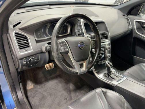 2017 Volvo XC60 T6 R-Design