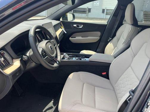 2026 Volvo XC60 B5 Core