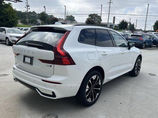 2026 Volvo XC60 B5 Plus