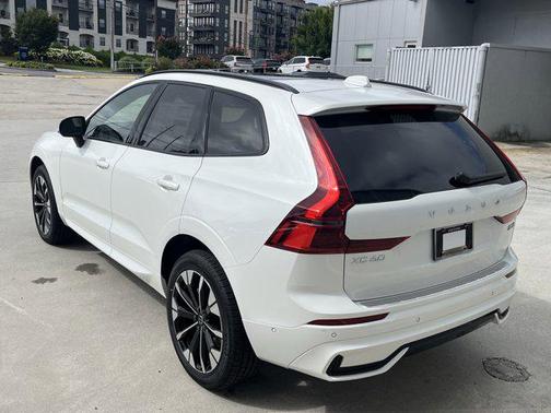 2026 Volvo XC60 B5 Plus