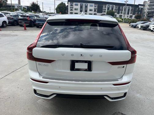 2026 Volvo XC60 B5 Plus