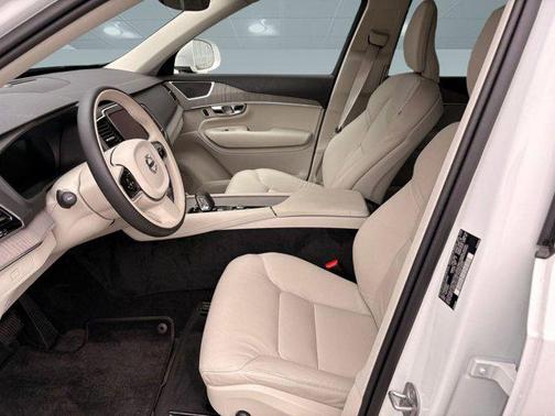 2025 Volvo XC90 B6 Plus 7-Seater