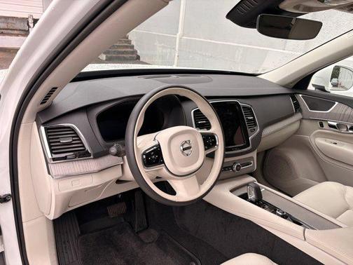 2025 Volvo XC90 B6 Plus 7-Seater