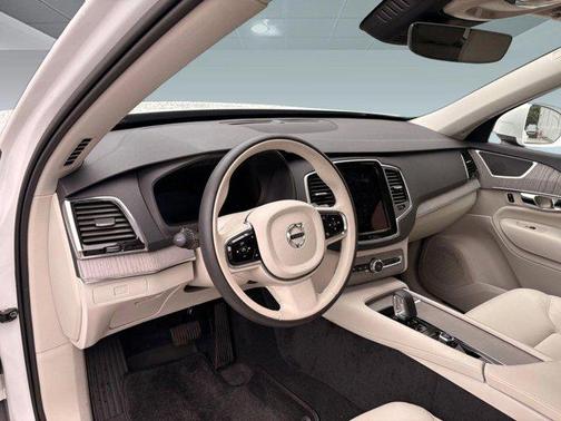 2025 Volvo XC90 B6 Plus 7-Seater