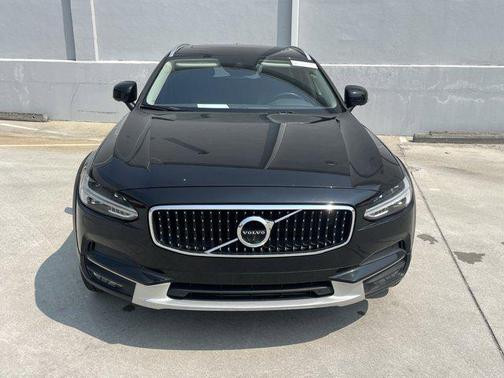 2018 Volvo V90 Cross Country T6
