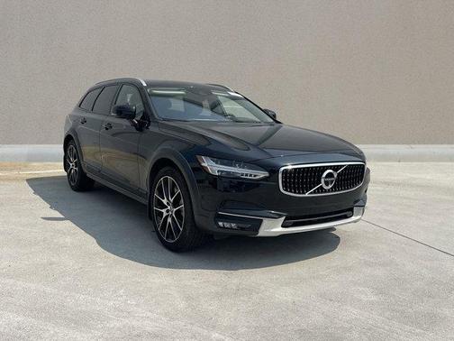 2018 Volvo V90 Cross Country T6