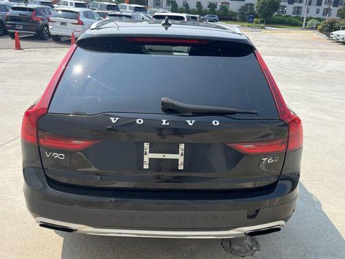 2018 Volvo V90 Cross Country T6