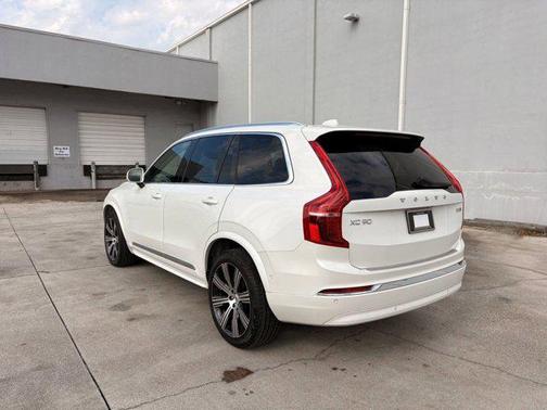 2024 Volvo XC90 B5 Plus Bright Theme