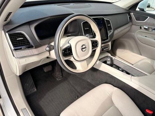 2024 Volvo XC90 B5 Plus Bright Theme