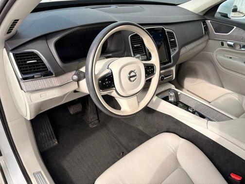 2024 Volvo XC90 B5 Plus Bright Theme