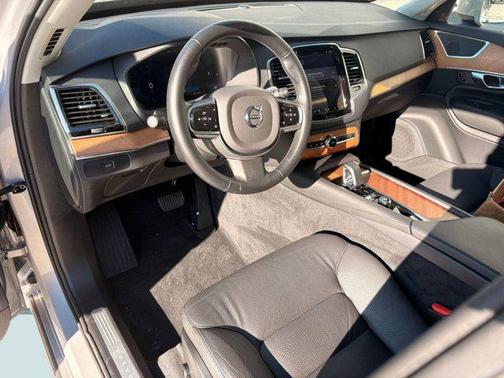 2025 Volvo XC90 B6 Plus 7-Seater