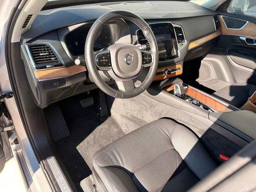 2025 Volvo XC90 B6 Plus 7-Seater