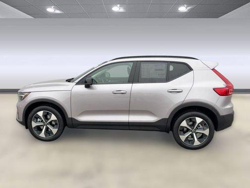 2026 Volvo XC40 Plus, B5 AWD Gas (mild hybrid), Dark