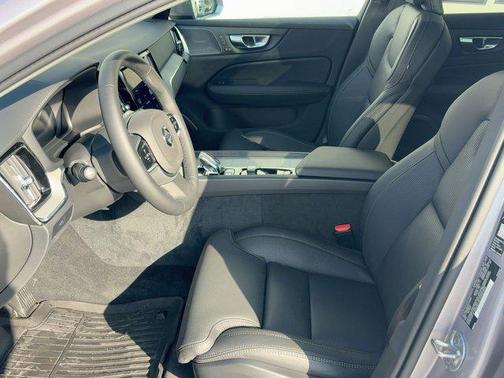 2026 Volvo V60 Cross Country Ultra, B5 AWD Gas (mild hybrid)