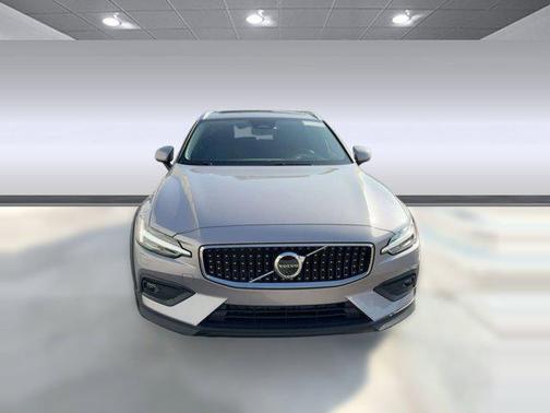 2026 Volvo V60 Cross Country Ultra, B5 AWD Gas (mild hybrid)