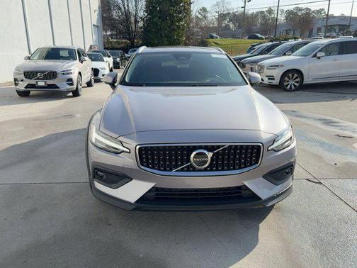 2026 Volvo V60 Cross Country Ultra, B5 AWD Gas (mild hybrid)