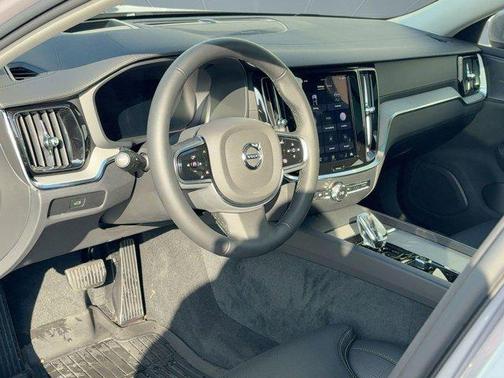 2026 Volvo V60 Cross Country Ultra, B5 AWD Gas (mild hybrid)