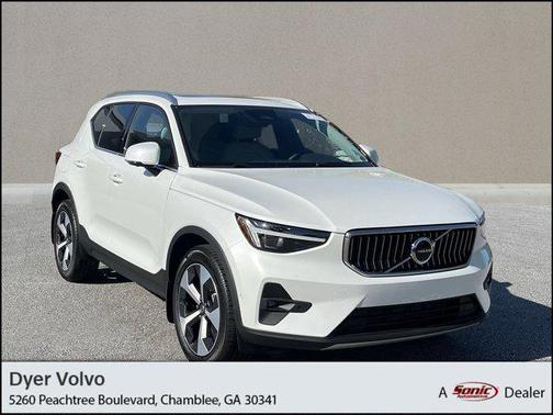 2025 Volvo XC40 B5 Plus Bright Theme