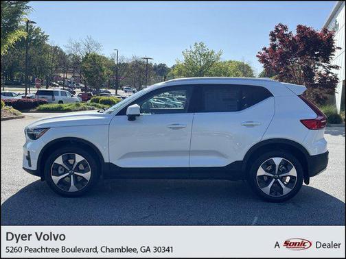 2025 Volvo XC40 B5 Plus Bright Theme