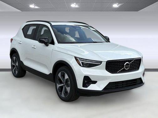2026 Volvo XC40 B5 Plus