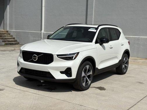 2026 Volvo XC40 B5 Plus
