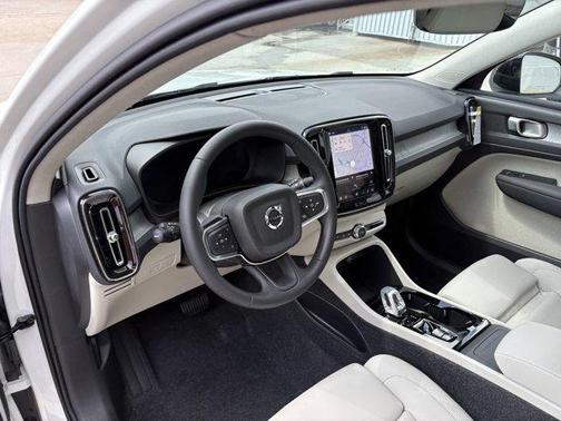 2026 Volvo XC40 B5 Plus