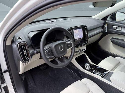 2026 Volvo XC40 B5 Plus