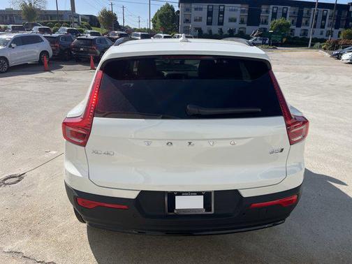 2025 Volvo XC40 B5 Ultra Dark Theme
