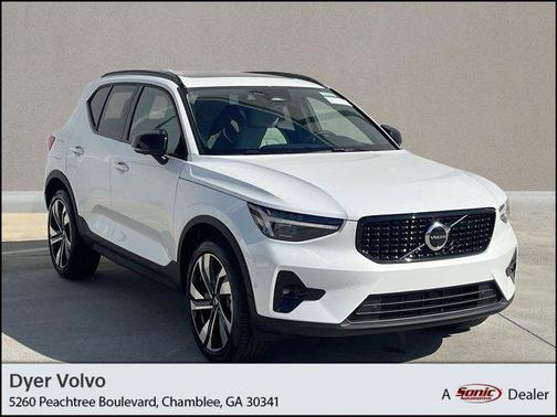 2025 Volvo XC40 B5 Ultra Dark Theme